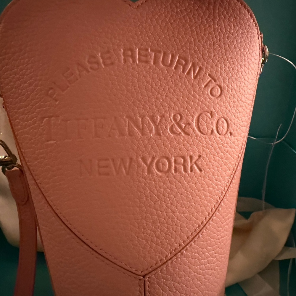 NWT Tiffany & Co.Pink Pebble Leather Heart-Shaped Crossbody bucket bag - Picture 4 of 8